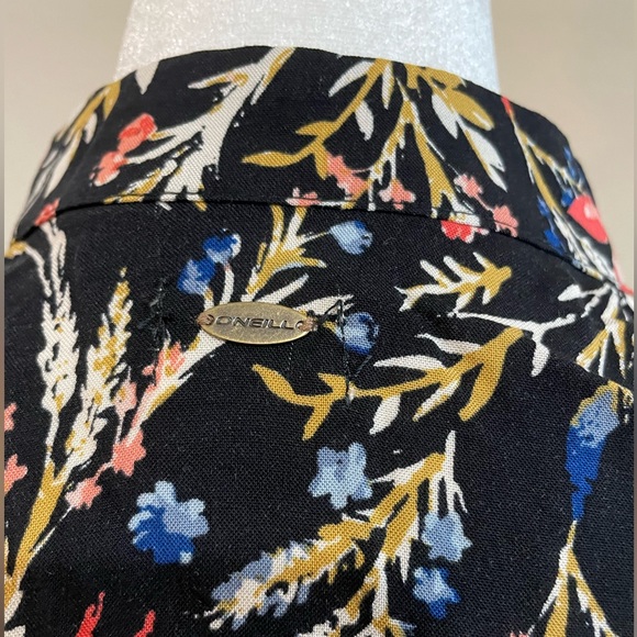 NWT / O’Neill / Halter Style Top / Size Medium - Picture 4 of 6